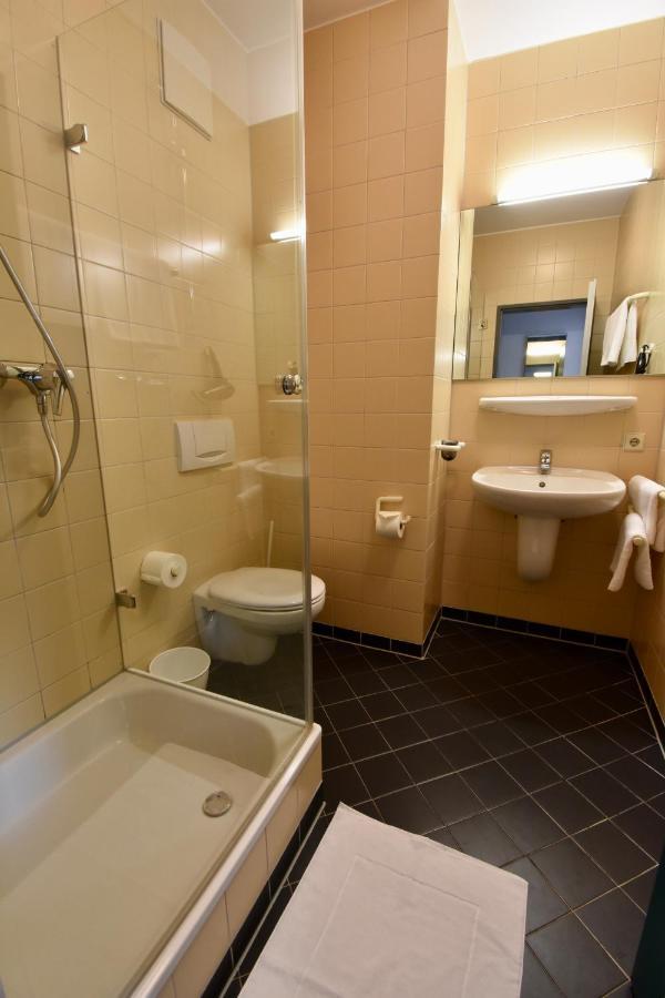 גוטמדינגן Hotel Kranz מראה חיצוני תמונה